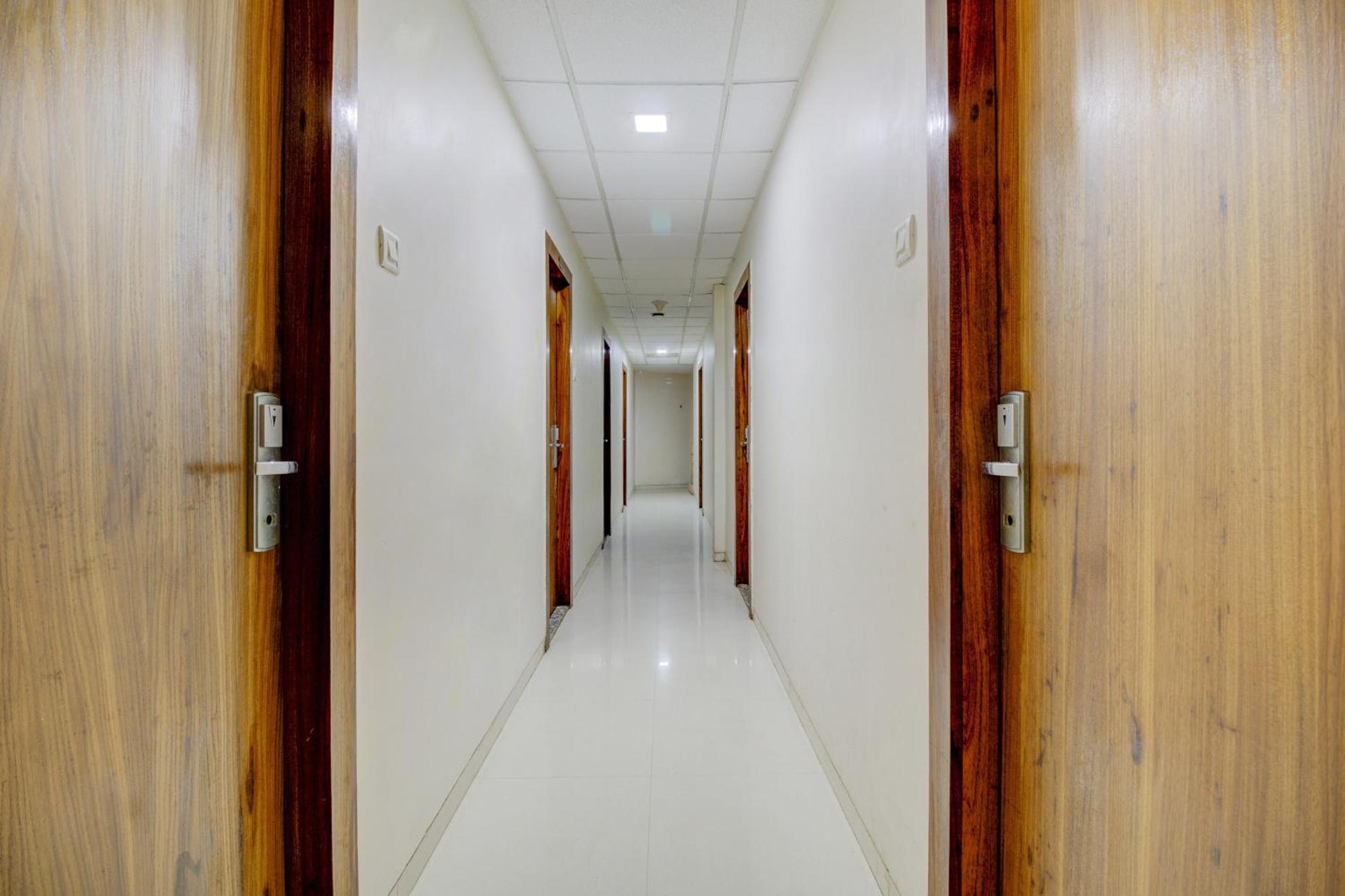 Hotel O Address Inn ムンバイ エクステリア 写真