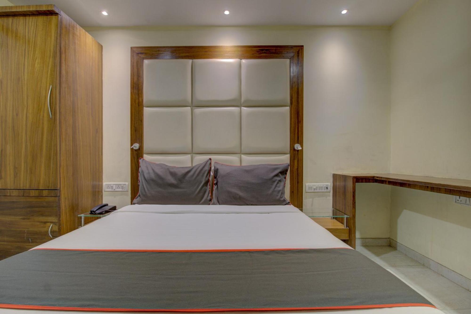 Hotel O Address Inn ムンバイ エクステリア 写真