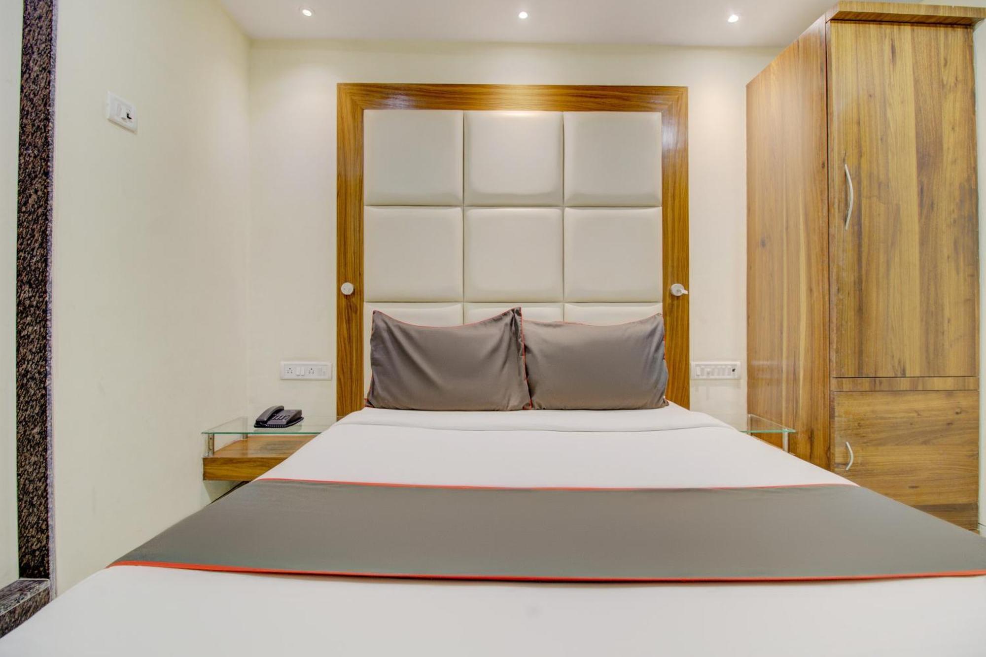 Hotel O Address Inn ムンバイ エクステリア 写真